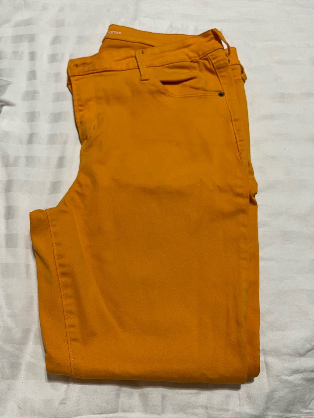 Old Navy Slim Woman’s Jeans in Bright Orange
17-03